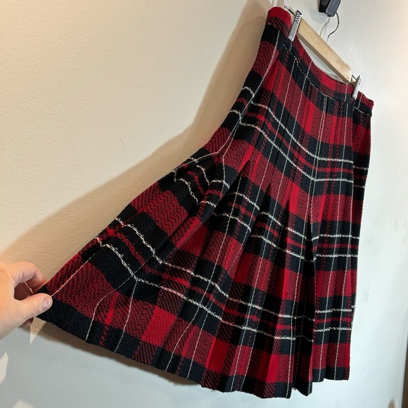 ST. JOHN Sz 10 80% Wool 20% Viscose Unlined Pleated Plaid Zip Above Knee Skirt - Picture 2 of 10